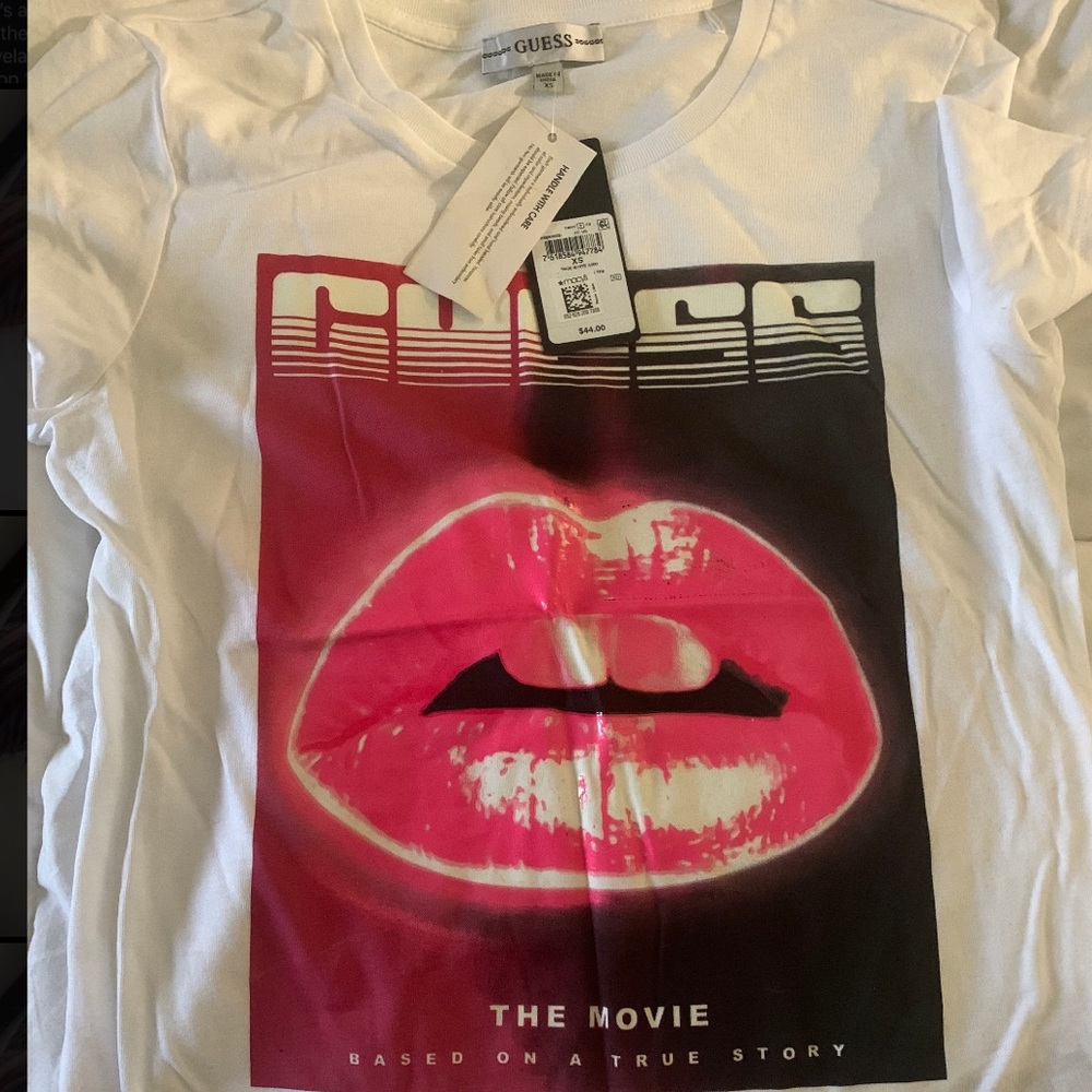 GUESS tshirt 💜🖤